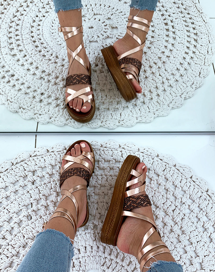 Nu-pieds en cuir bronze à semelles compensés et à lacets