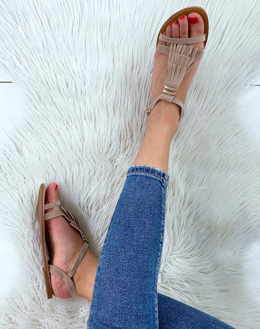 Nu-pieds en suédine beige à franges et détail doré