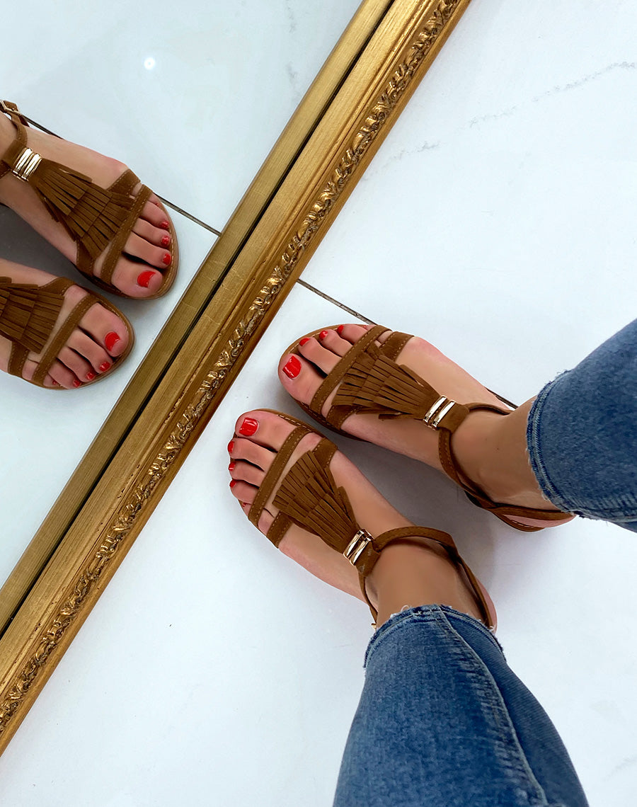 Nu-pieds en suédine camel à franges et détail doré
