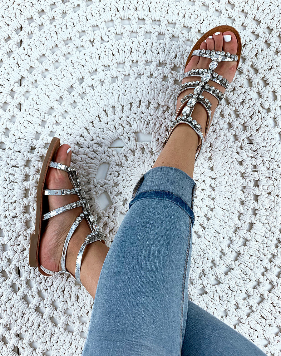 Nu-pieds montantes argentées à bijoux fantaisistes