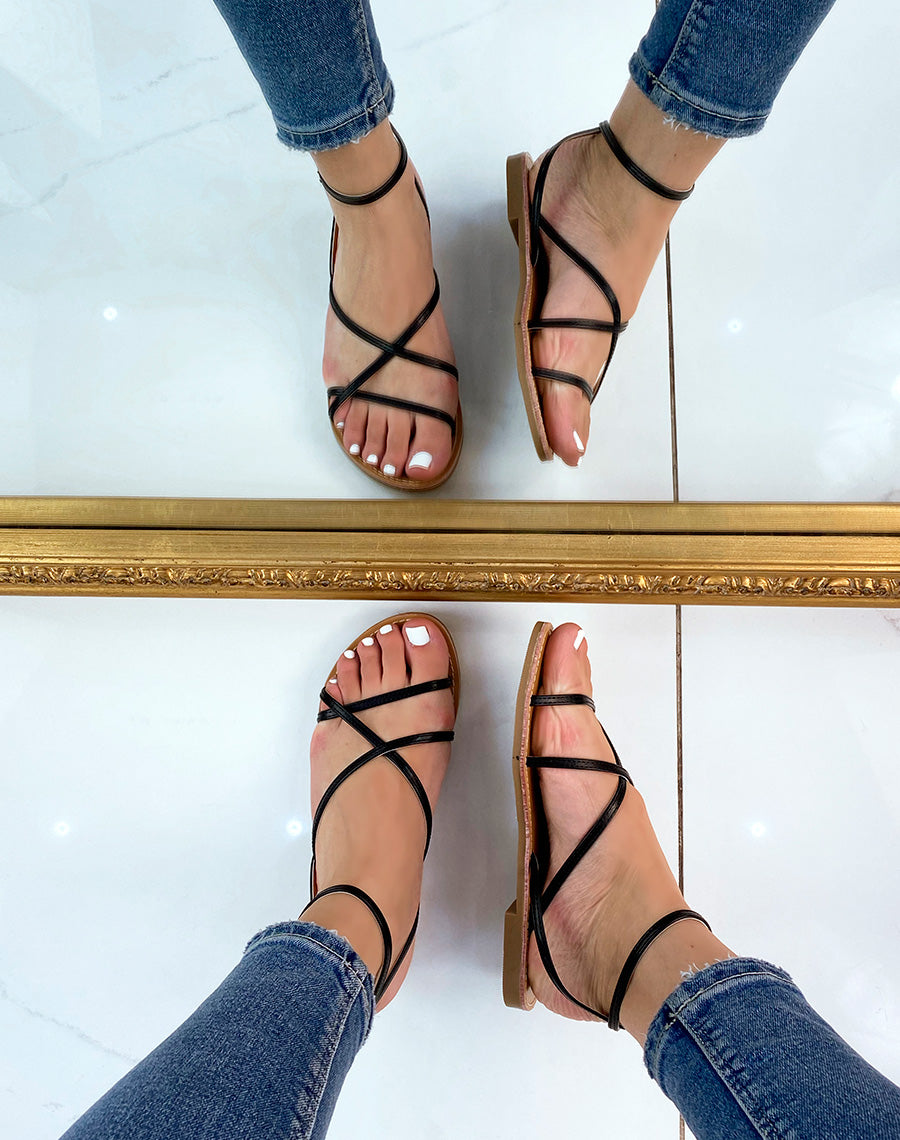 Nu-pieds noires à multiples lanières fines