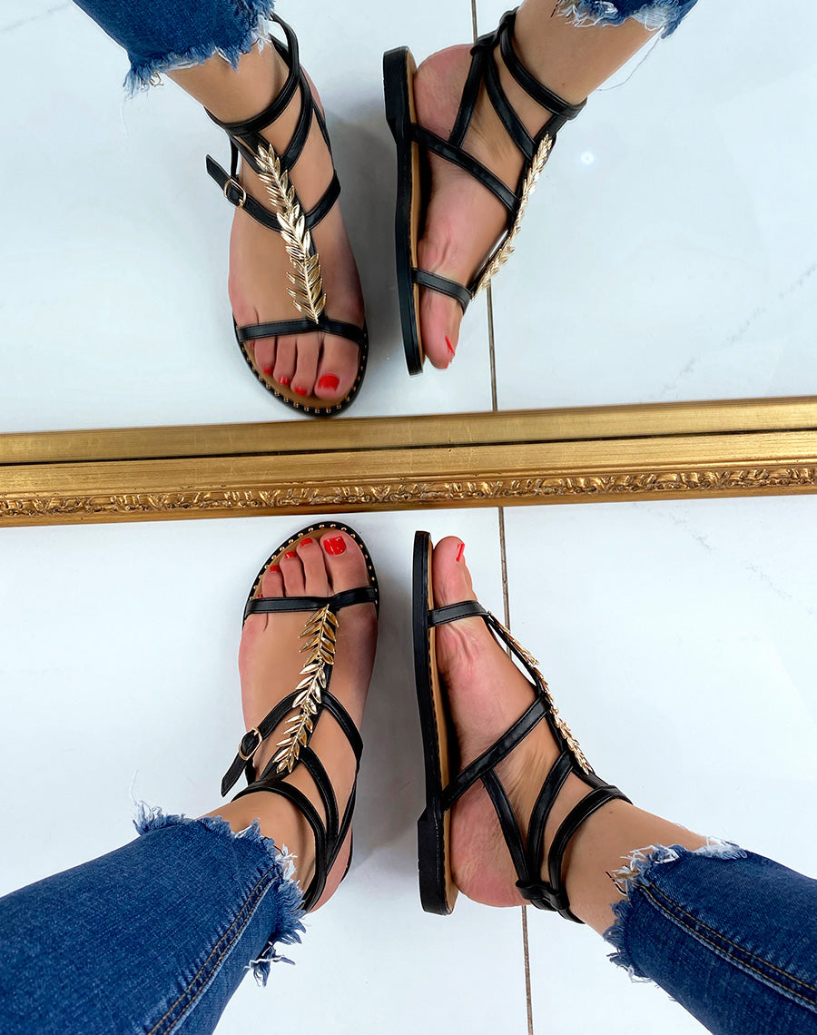 Nu-pieds noirs avec détail en forme de feuille dorée