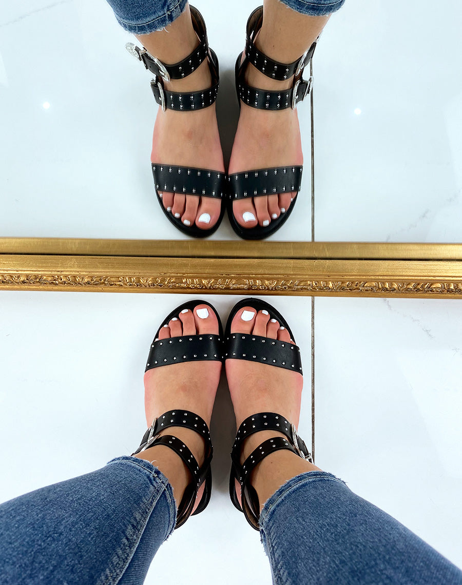 Nu-pieds noirs à détails cloutés