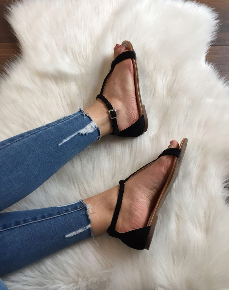 Nu-pieds noirs en tissus tressé