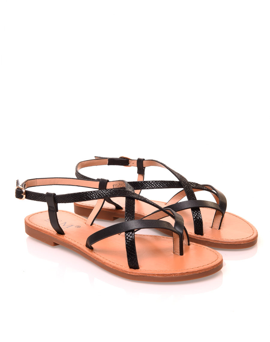 Nu-pieds noirs et python à multiples lanières