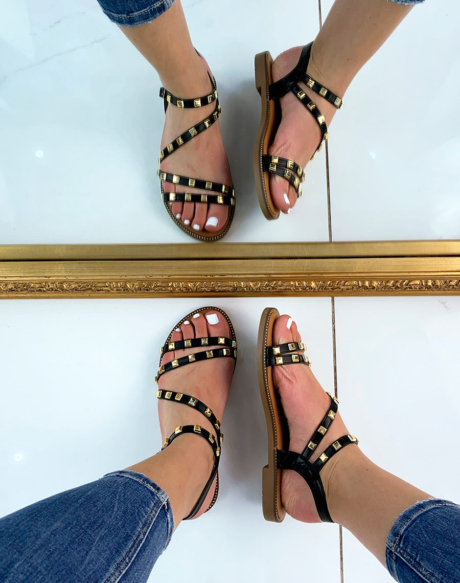 Nu-pieds noirs à multiples brides cloutées