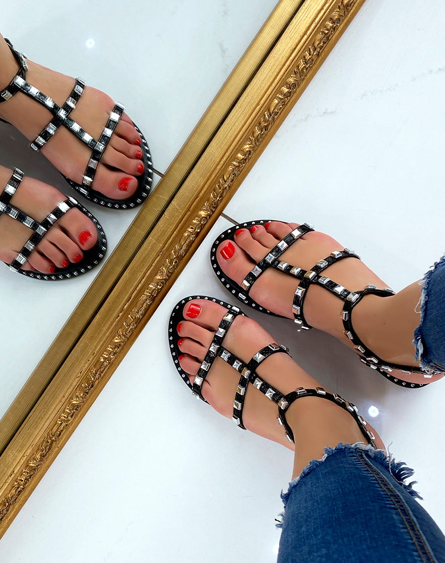 Nu-pieds noirs à petits détails cloutés