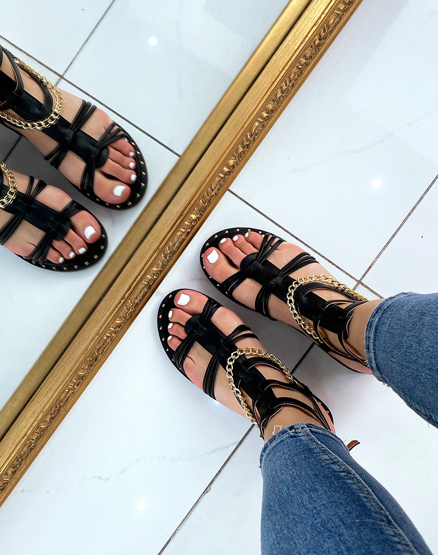 Nu-pieds noirs style spartiate avec chaîne dorée