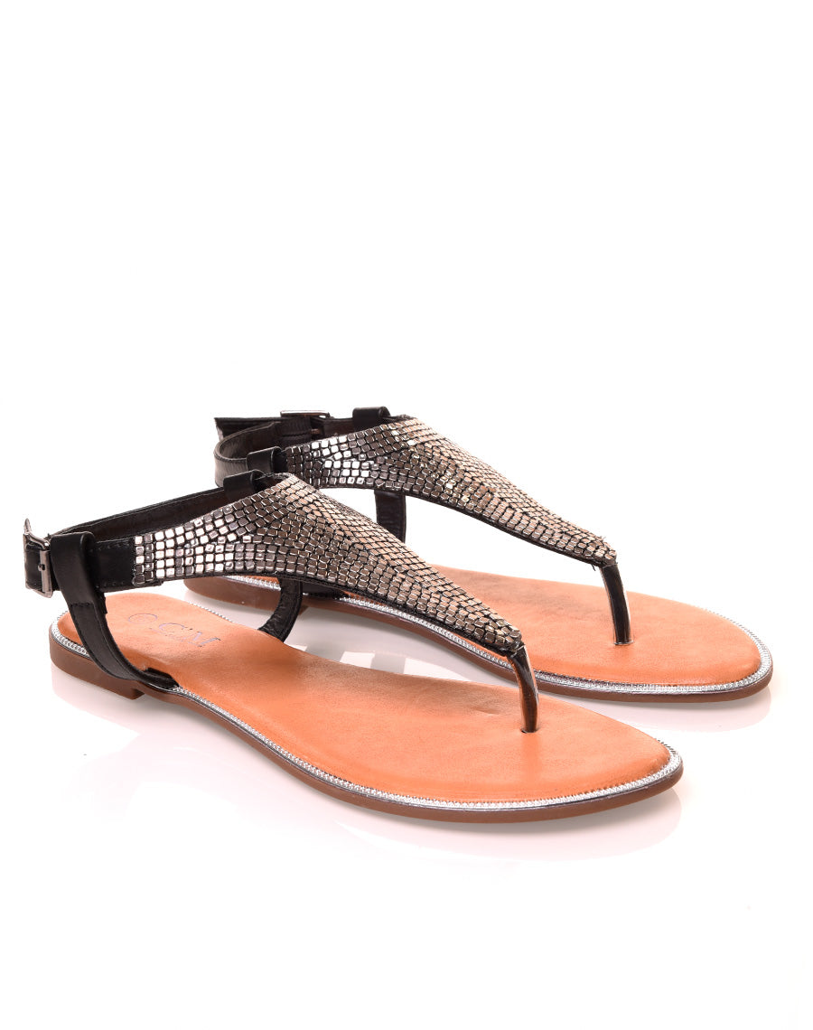 Nu-pieds plats noirs en forme triangulaire