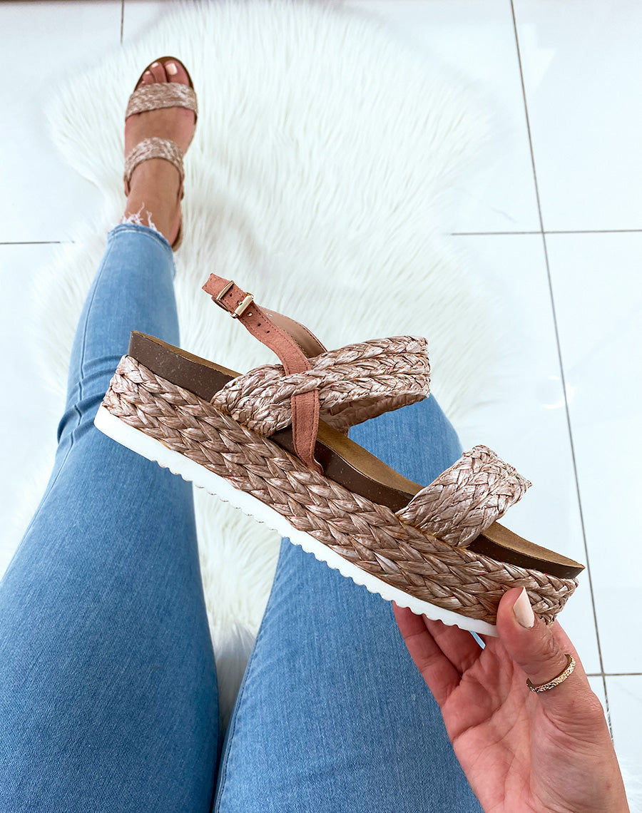 Nu-pieds roses à semelles compensées et doubles brides