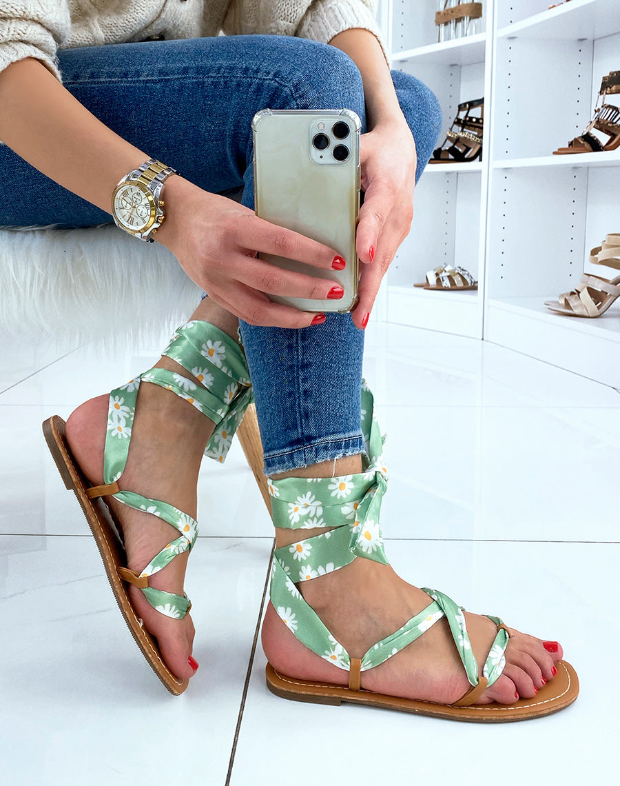 Nu-pieds verts à ruban et motif fleuri