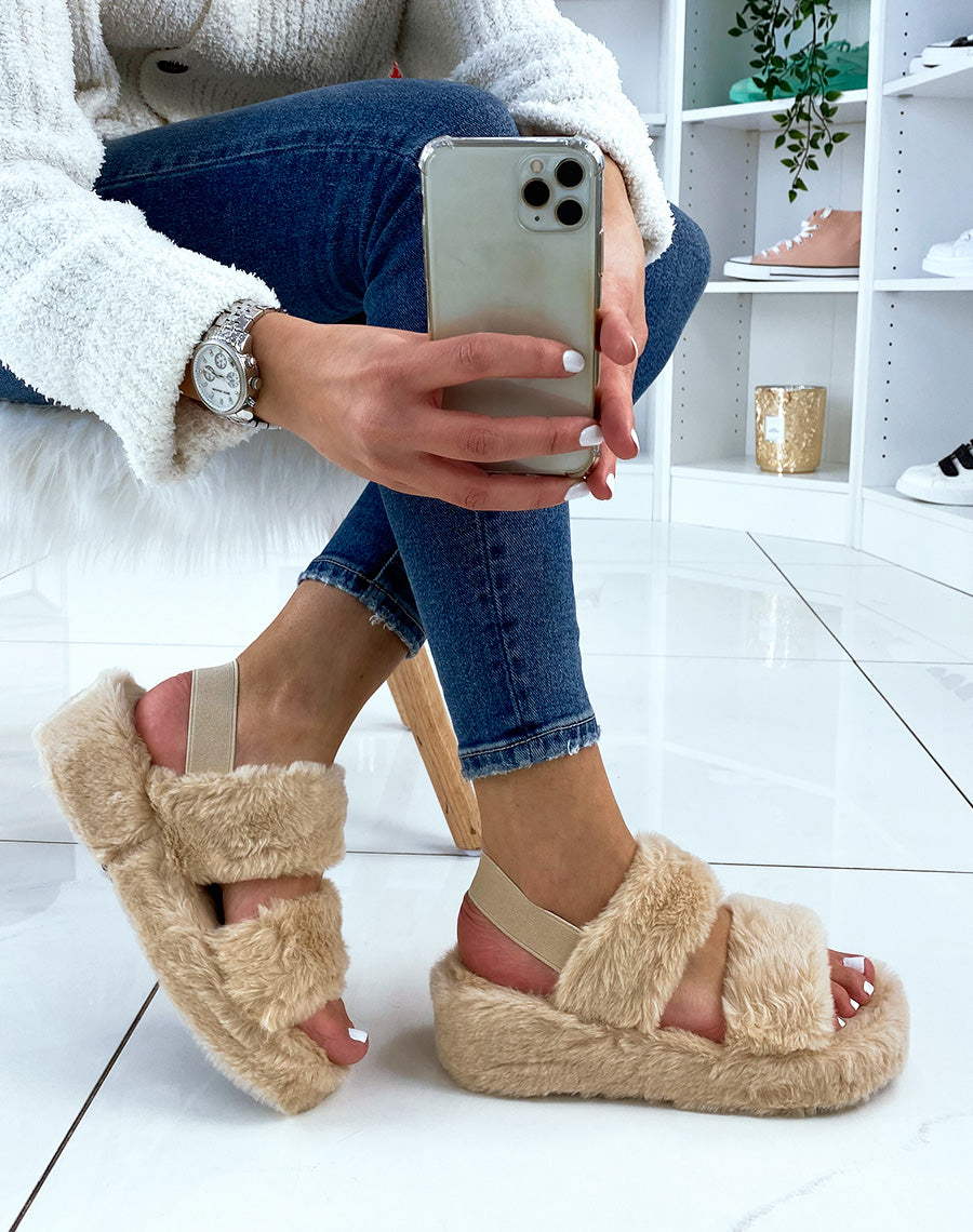 Pantoufles beiges en fausse fourrure à double lanière