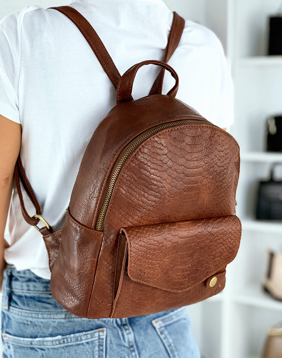 Petit sac à dos marron effet croco