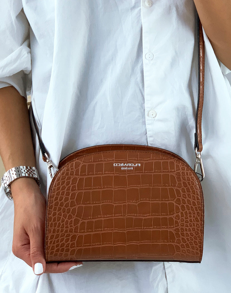 Pochette arrondie camel effet croco