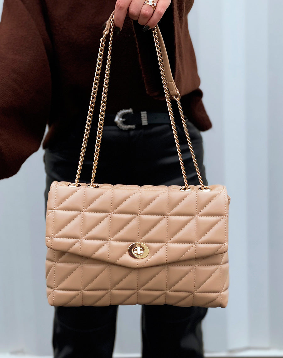 Pochette beige matelassé à chaînes dorées
