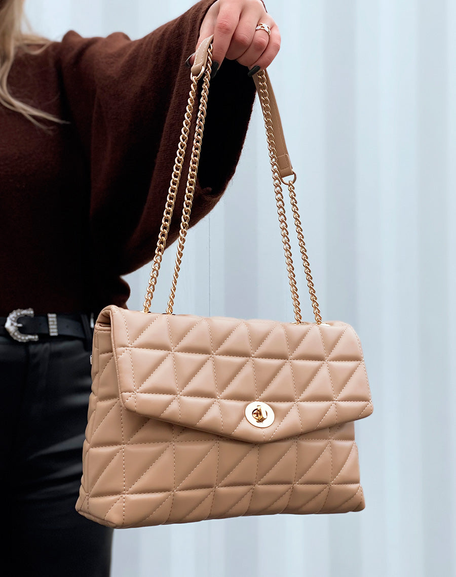 Pochette beige matelassé à chaînes dorées