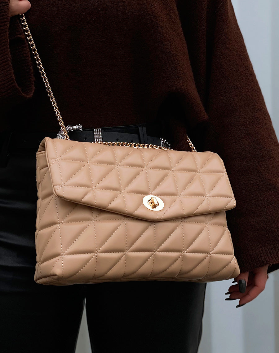 Pochette beige matelassé à chaînes dorées