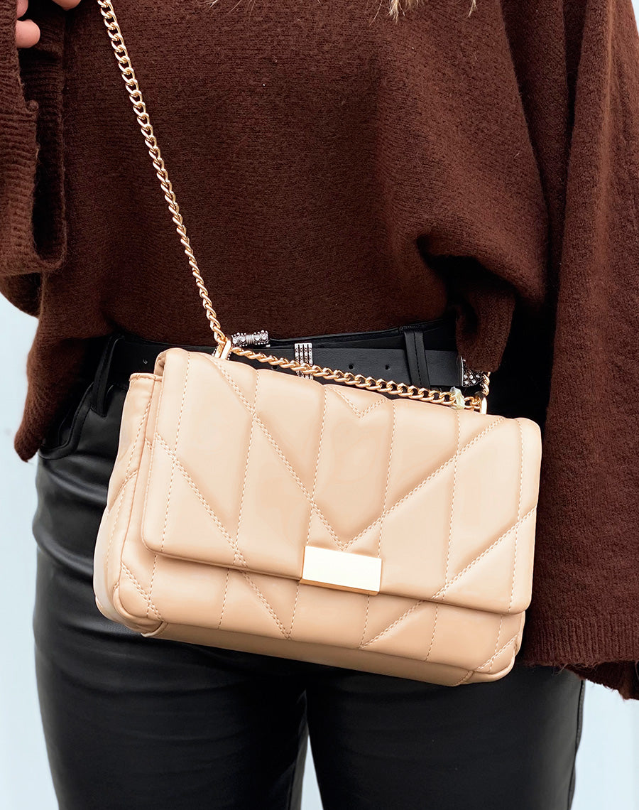Pochette beige matelassée à détail doré
