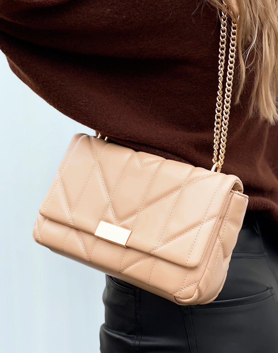 Pochette beige matelassée à détail doré