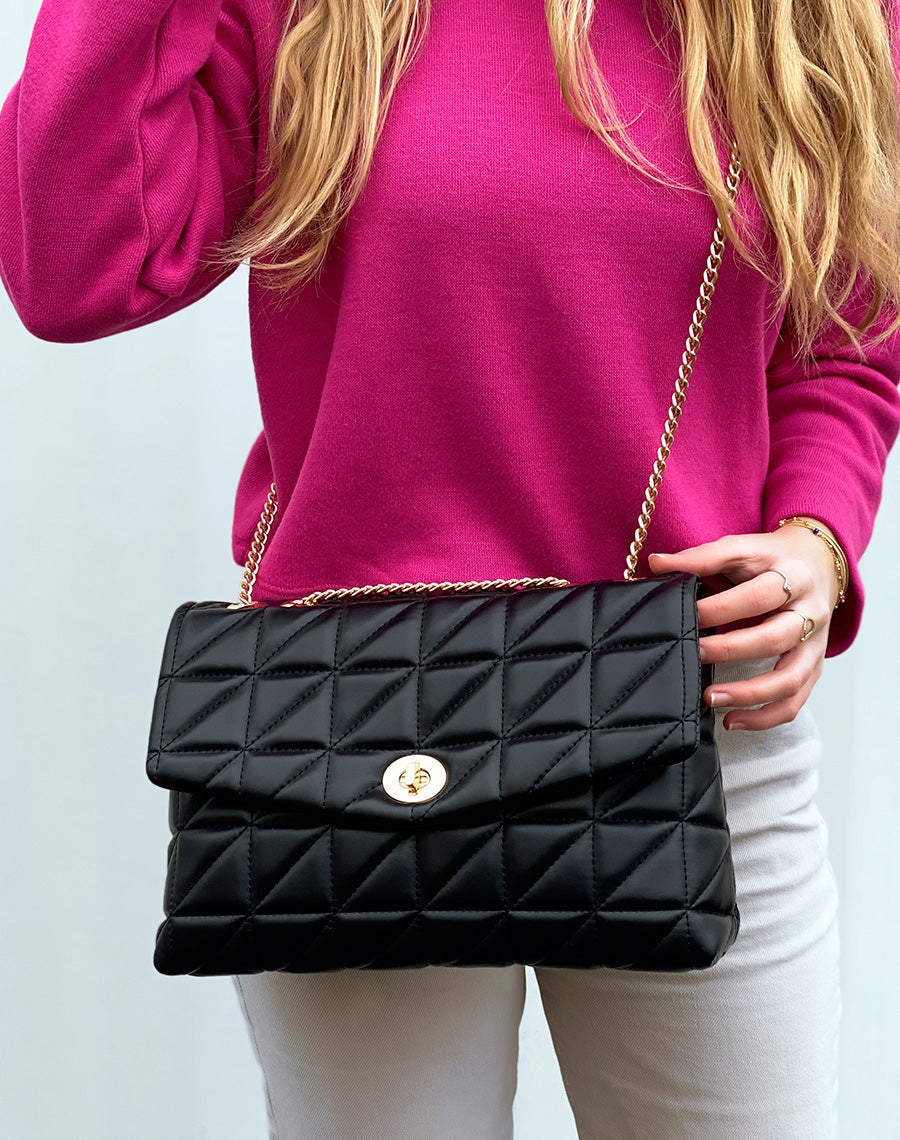 Pochette noire matelassé à chaînes dorées