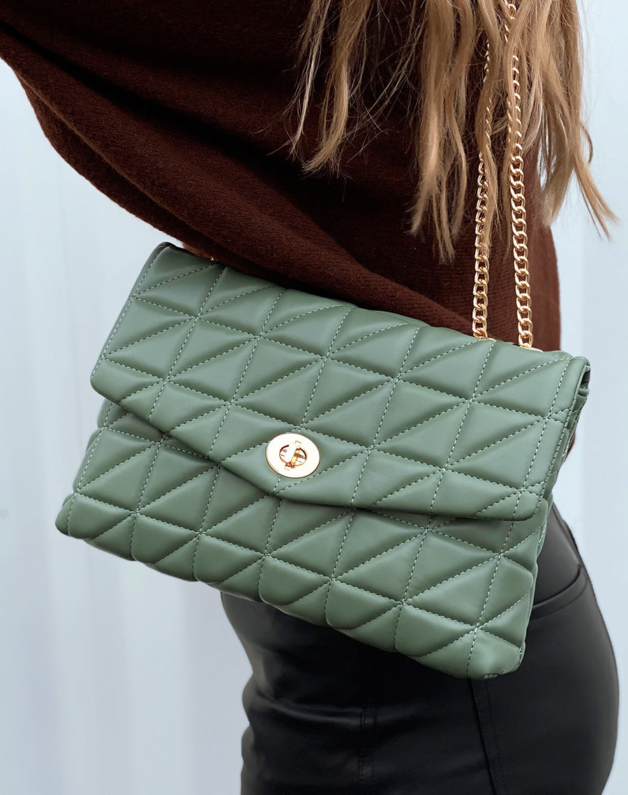 Pochette vert kaki matelassé à chaînes dorées