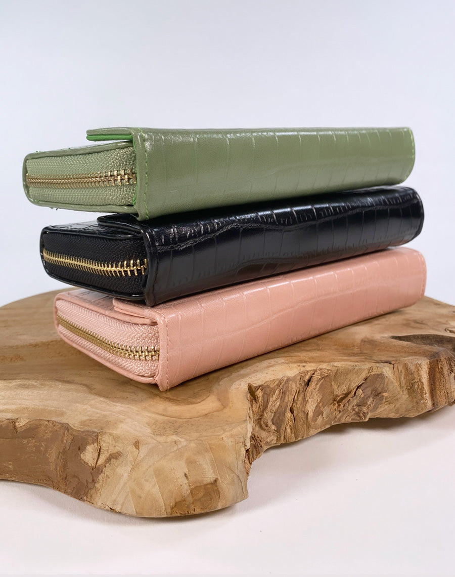 Portefeuille noir effet croco à détail doré