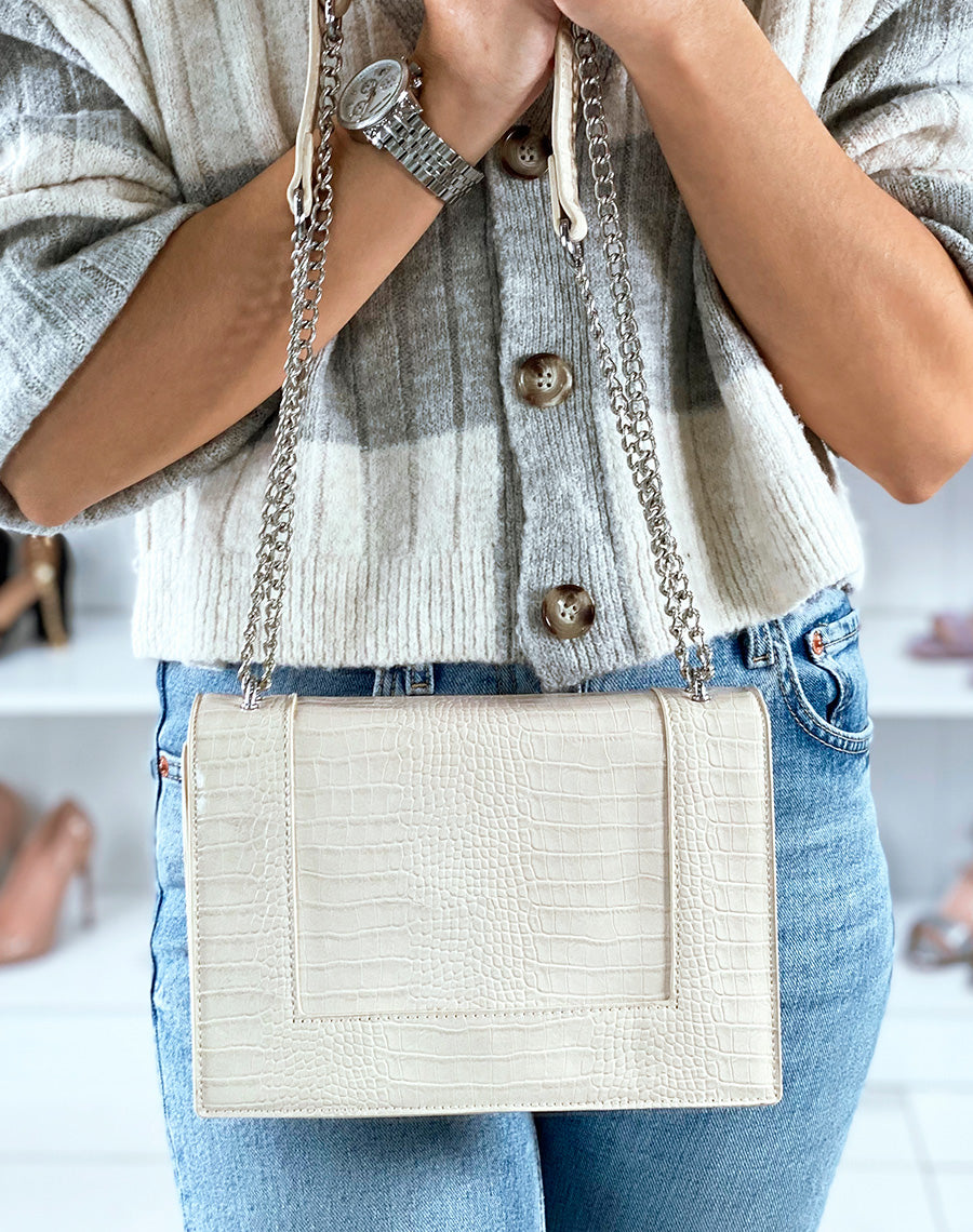 Sac bandoulière beige effet croco avec chaîne argentée