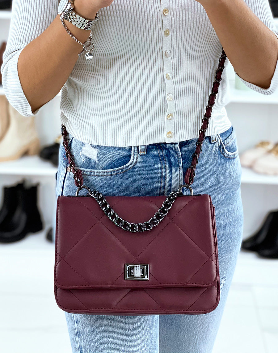 Sac bandoulière bordeaux effet matelassé à chaîne argentée