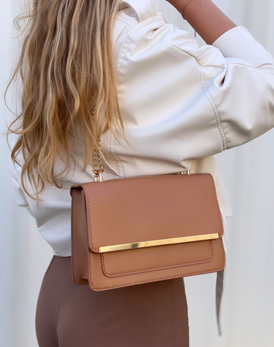 Sac à bandoulière camel avec un liseré doré