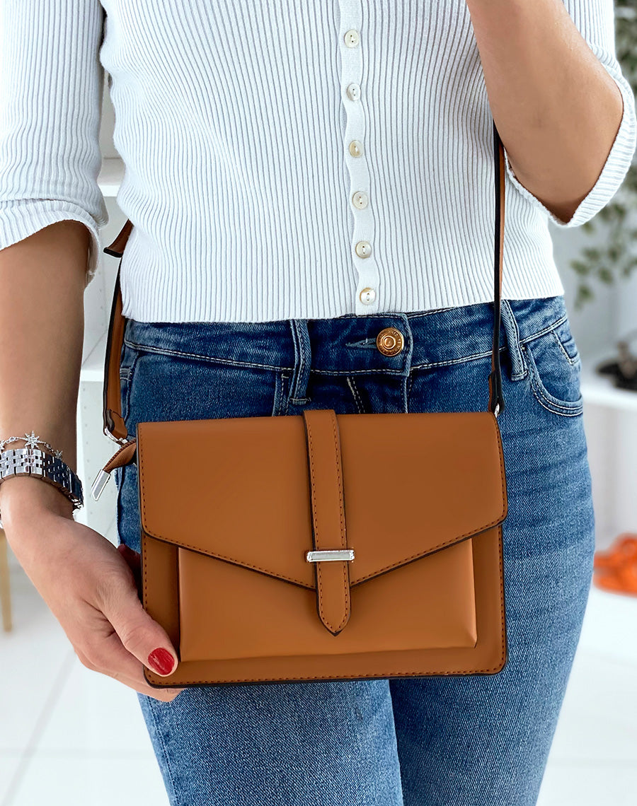 Sac à bandoulière camel à détail argenté