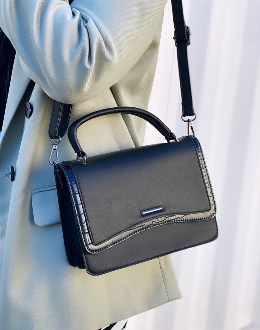 Sac bandoulière noir à détail coco