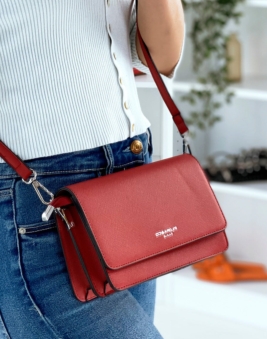 Sac à bandoulière rouge à détail argenté