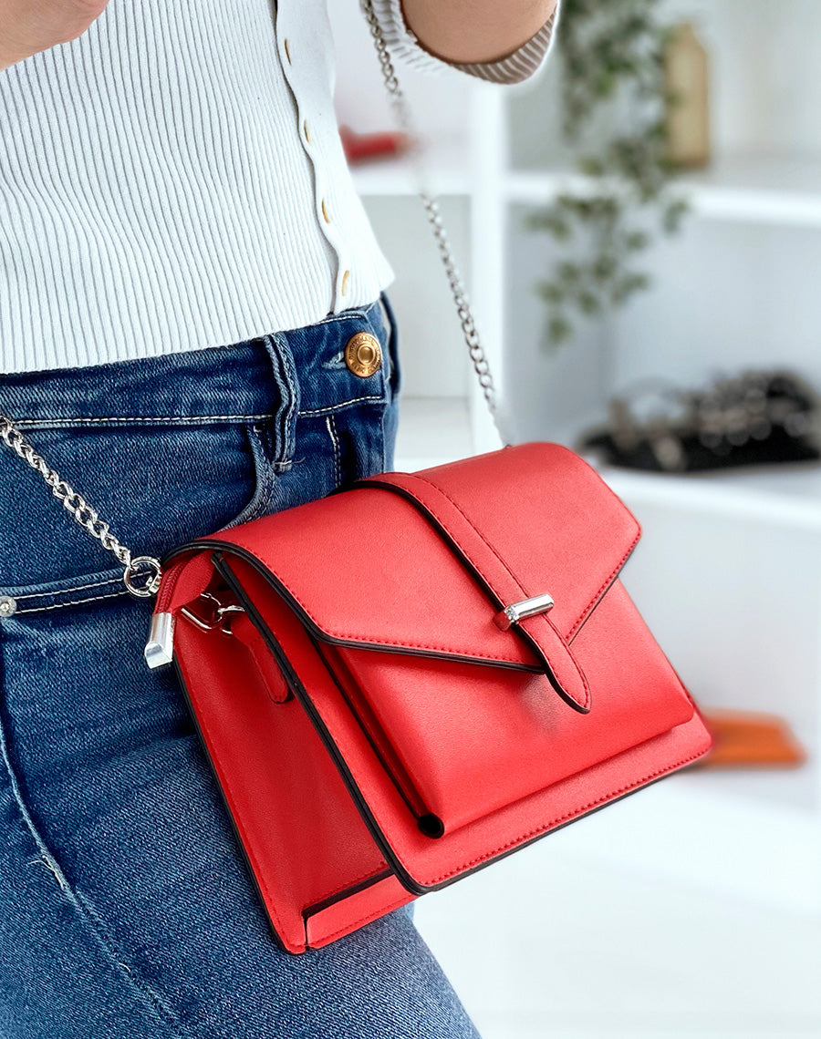 Sac à bandoulière rouge à détail argenté