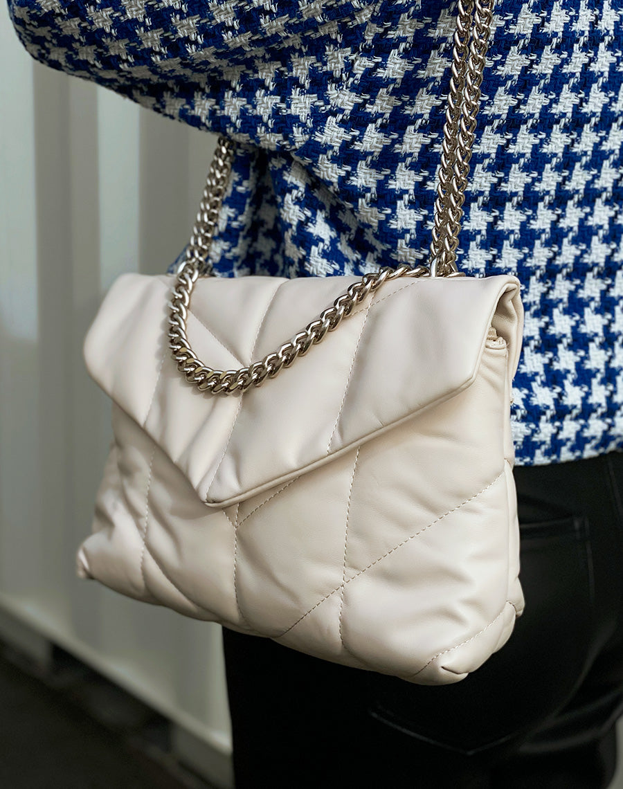 Sac beige bandoulière à chaine argentée