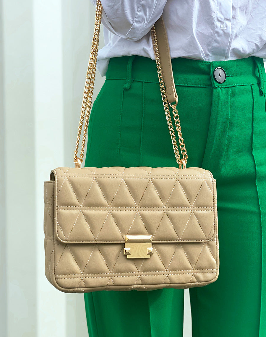 Sac beige matelassé à bandoulière dorée