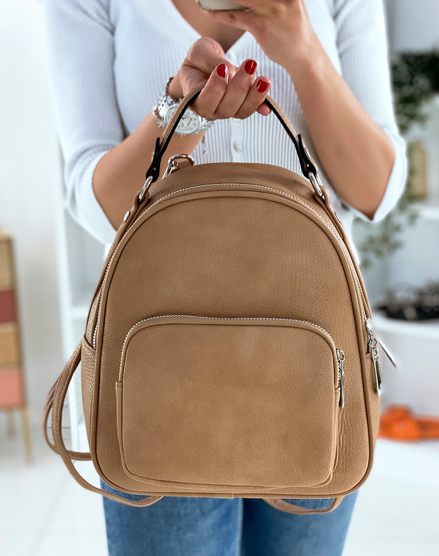 Sac à dos beige foncé à zips argentés