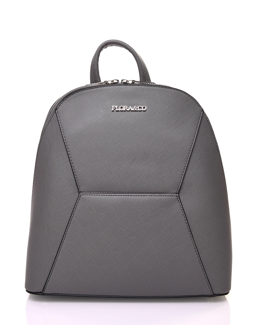 Sac à dos gris arrondi à surpiqures géométriques