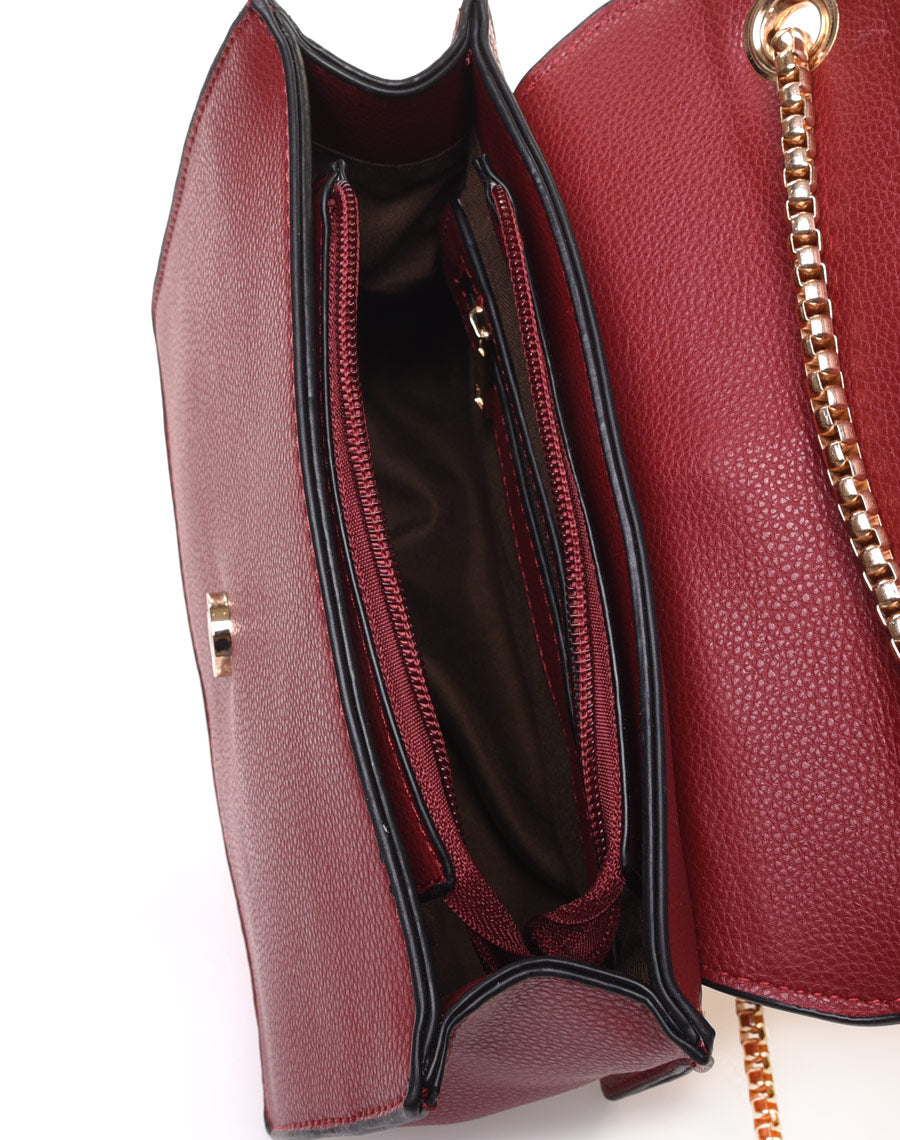 Sac en bandoulière avec chaîne bordeaux