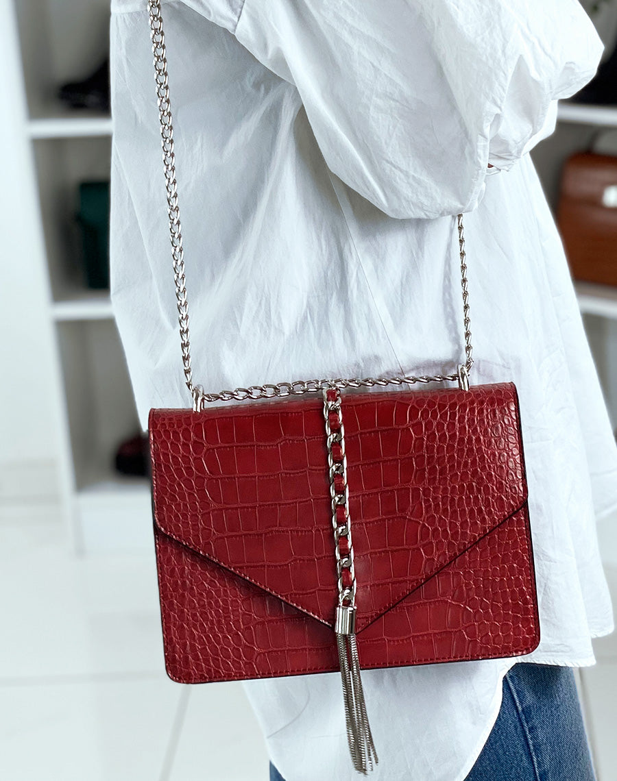 Sac en bandoulière rouge effet croco à détails argentés