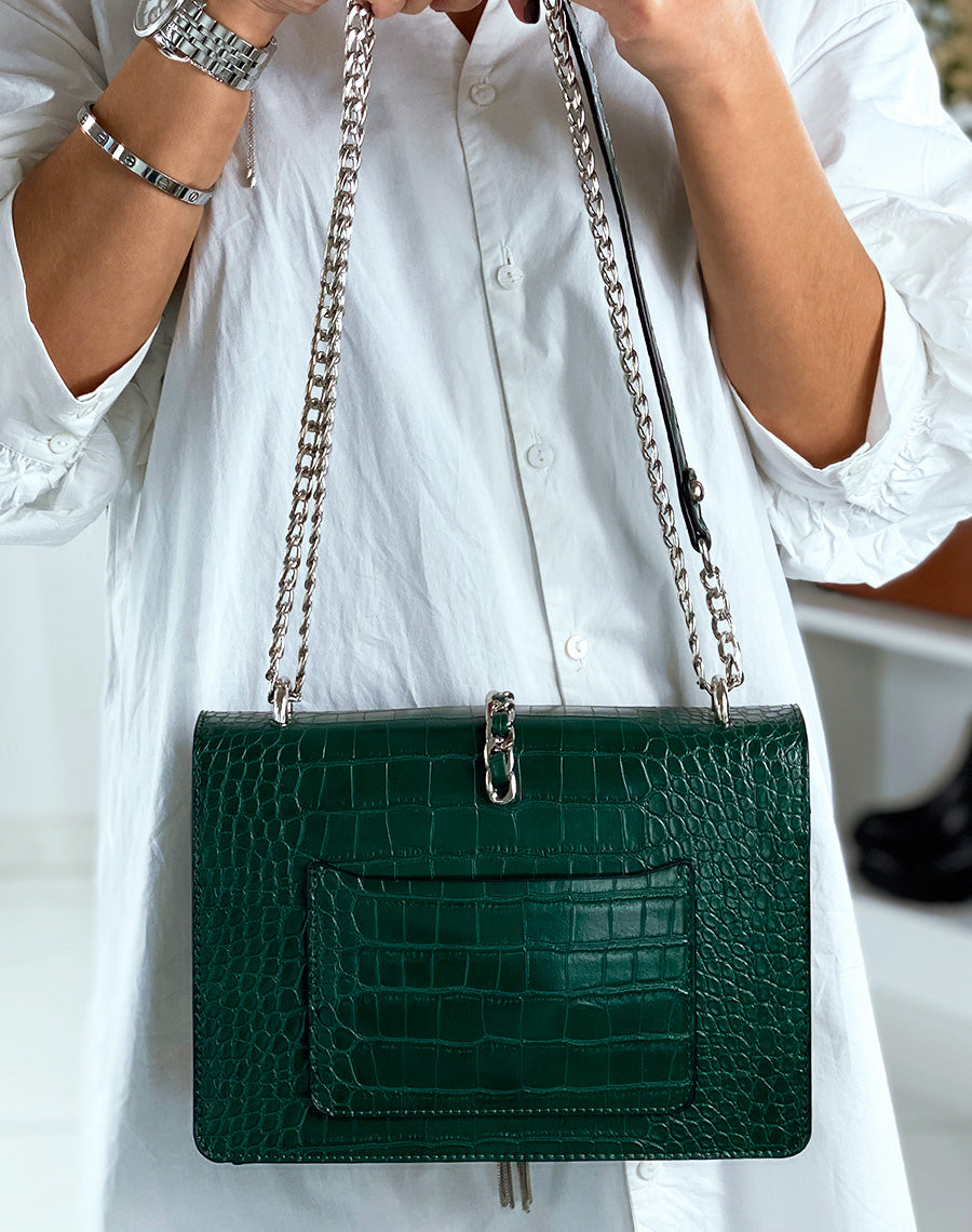 Sac en bandoulière vert croco à détails argentés