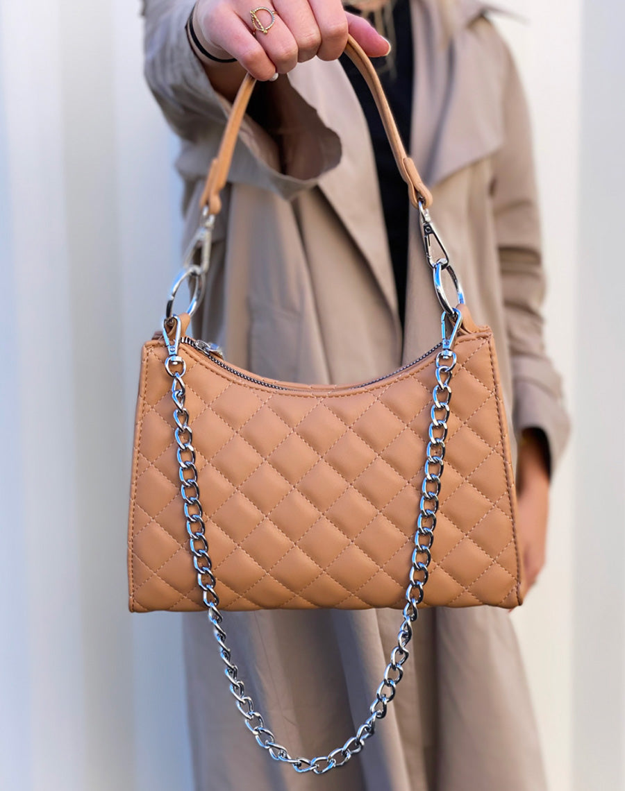 Sac à main beige abricot matelassé à chaîne argentée