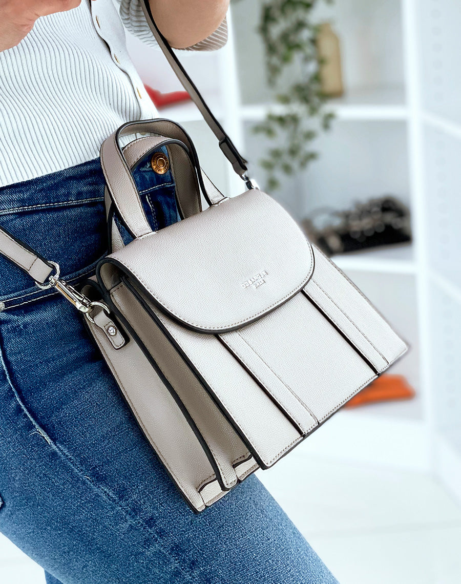Sac à main beige forme trapèze