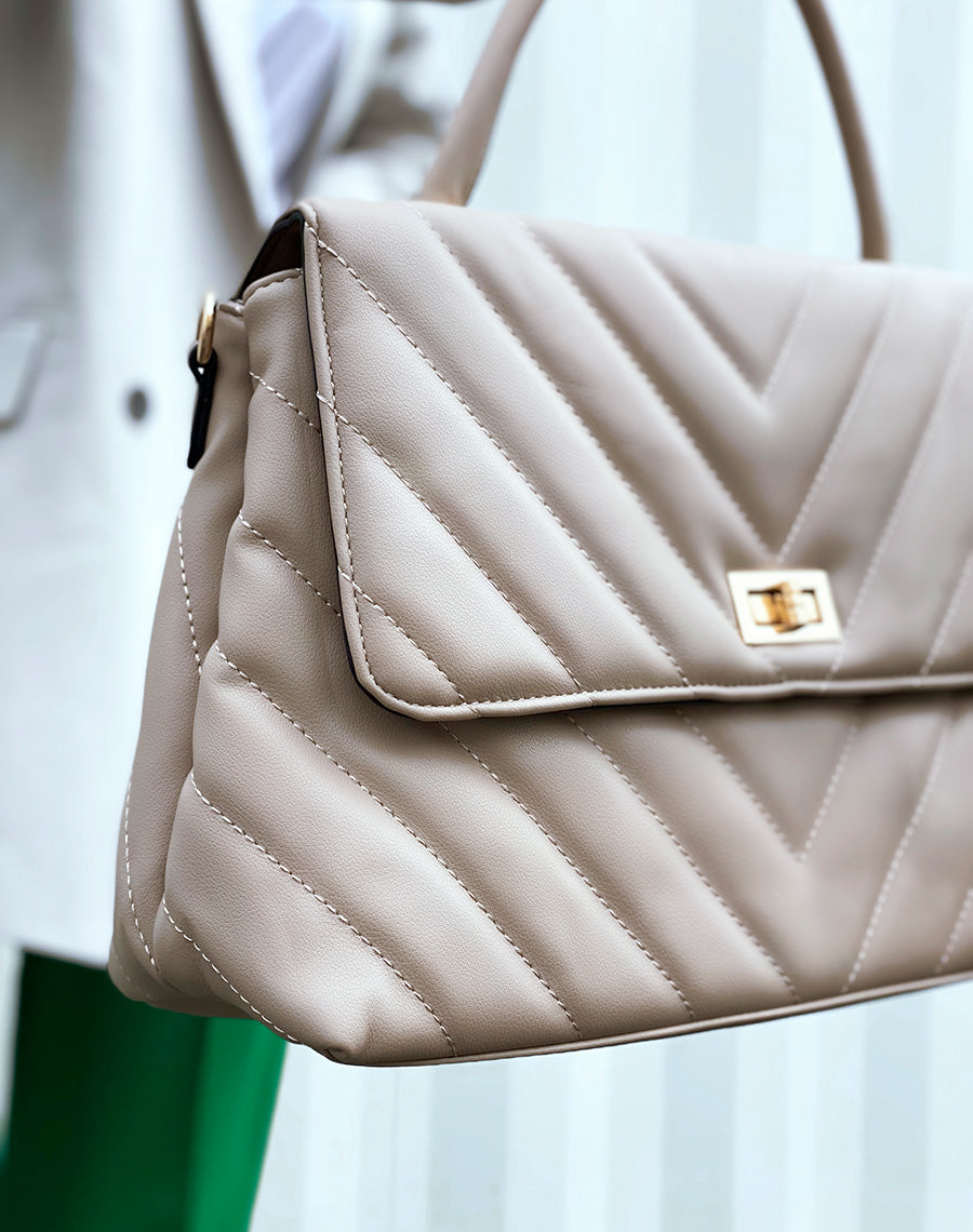 Sac à main beige matelassé 