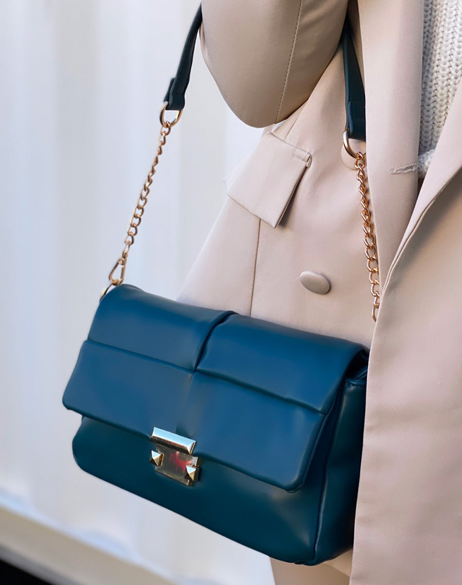 Sac à main bleu canard quadrillée à détail doré