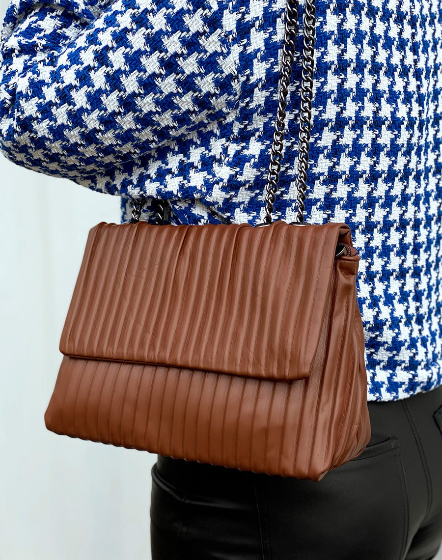 Sac à main chocolat effet plissé