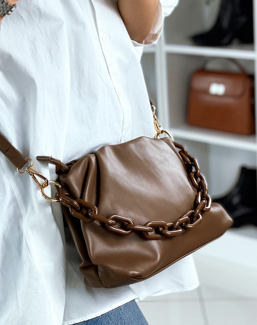 Sac à main forme besace café à fausses chaines