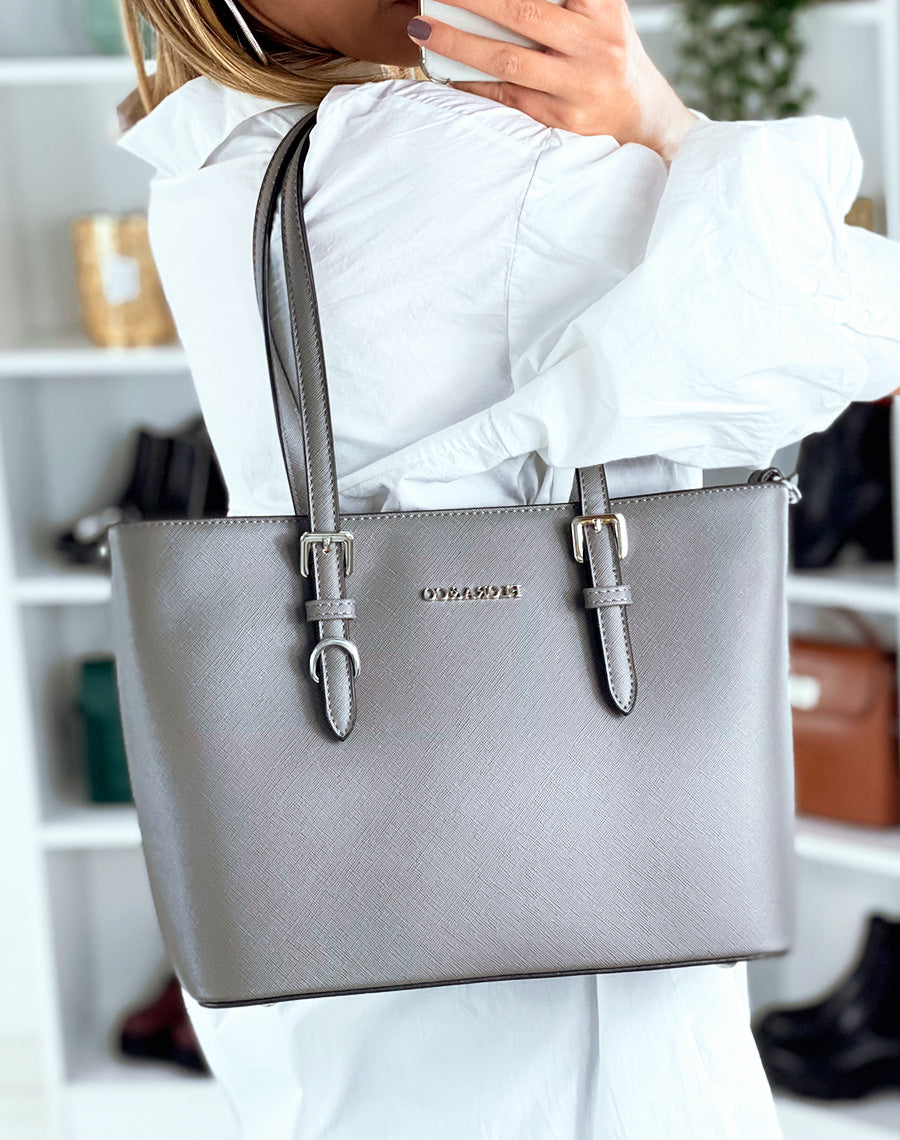 Sac à main gris en simili cuir