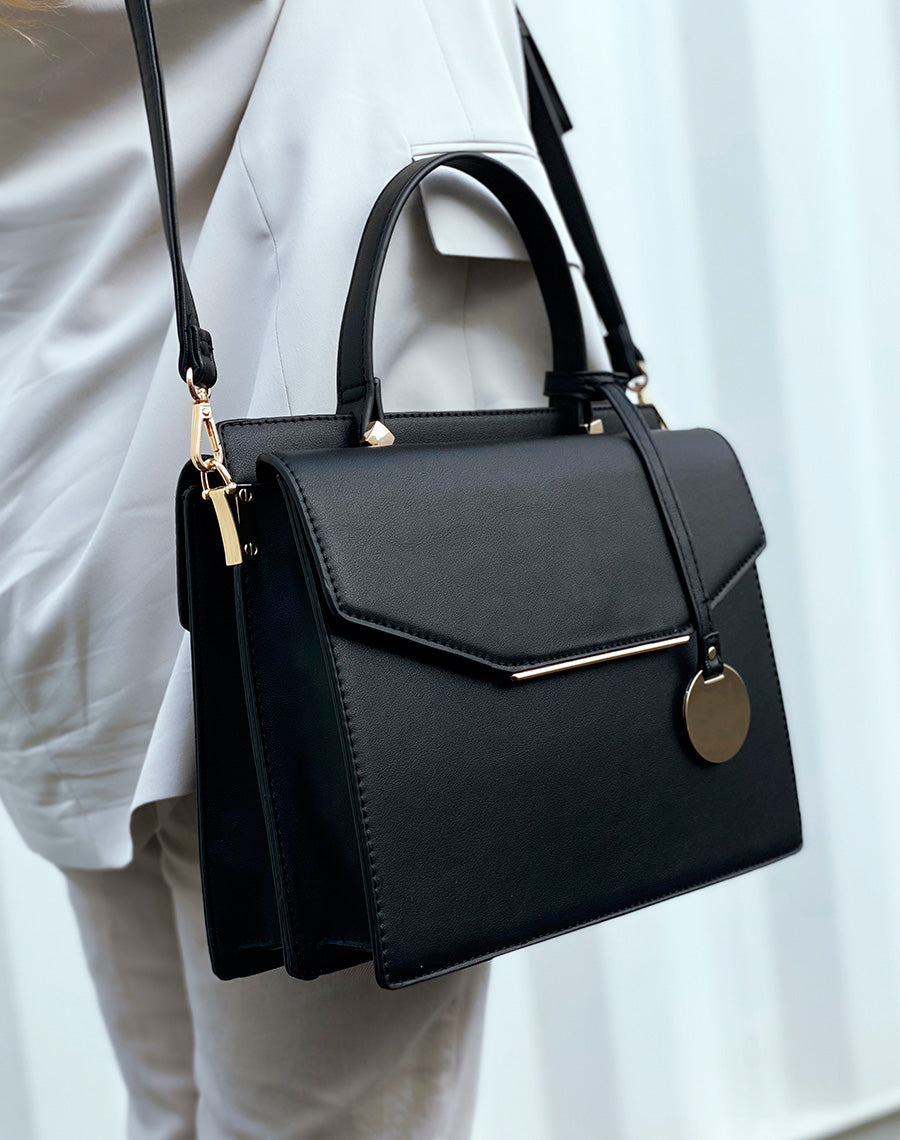 Sac à main noir à double ouverture et détails dorés