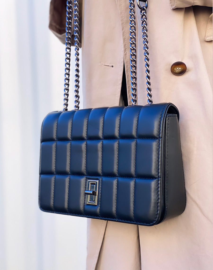 Sac à main noir matelassé