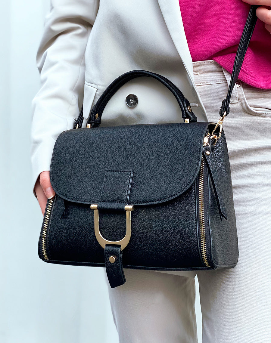 Sac à main noir à zips et bijou dorés